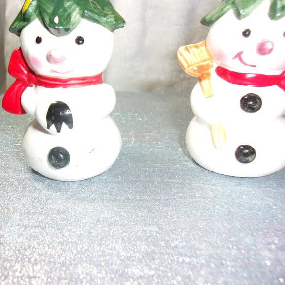 HXS-51 VINTAGE JAPAN CERAMIC SNOWMAN  SALT AND PEPPER SHAKERS - Picture 3 of 12